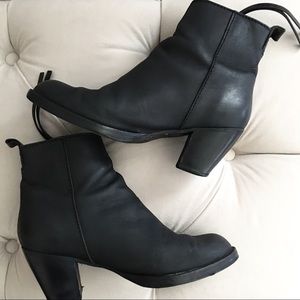 LAST CHANCE Acne Pistol Boots Leather Black 38